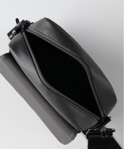 BACK NUMBER（バックナンバー）の「【BACK NUMBER】杢調ポリコンビスクエアミニショルダーバッグ (軽量 / 耐久性 / ビジネス対応 / カジュアル)（ショルダーバッグ・メンズ・ブラック/グレー・ONE SIZE）」の8枚目の写真