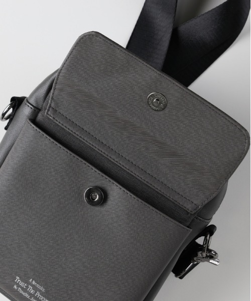 BACK NUMBER（バックナンバー）の「【BACK NUMBER】杢調ポリコンビスクエアミニショルダーバッグ (軽量 / 耐久性 / ビジネス対応 / カジュアル)（ショルダーバッグ・メンズ・ブラック/グレー・ONE SIZE）」の9枚目の写真