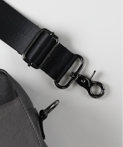 BACK NUMBER（バックナンバー）の「【BACK NUMBER】杢調ポリコンビスクエアミニショルダーバッグ (軽量 / 耐久性 / ビジネス対応 / カジュアル)（ショルダーバッグ・メンズ・ブラック/グレー・ONE SIZE）」の10枚目の写真