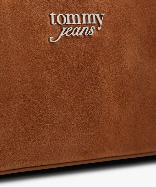 tommy jeans（トミー ジーンズ）の「TJW MUST SUEDE SHOULDER BAG（ショルダーバッグ・レディース・ブラウン・FREE）」の3枚目の写真