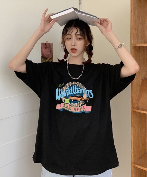 ARCADE(アーケード)の「カレッジロゴ Tシャツ 半袖 ビッグシルエット ヴィンテージスタイル テロンテロン生地(Tシャツ/カットソー・レディース・ホワイト/ブラック/ホワイト系2/ブラック系2・フリー)」の1枚目の写真