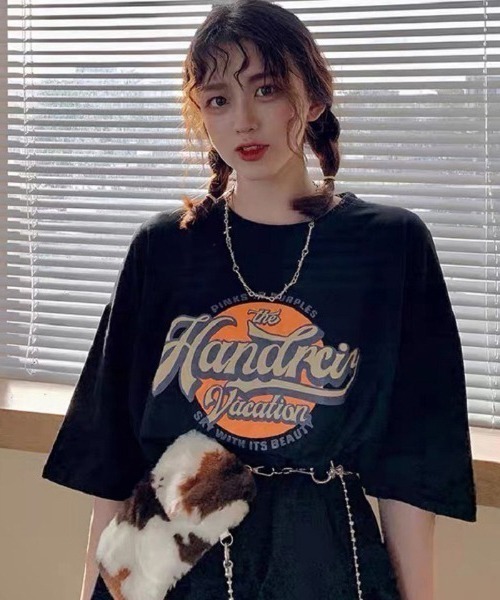 ARCADE(アーケード)の「カレッジロゴ Tシャツ 半袖 ビッグシルエット ヴィンテージスタイル テロンテロン生地(Tシャツ/カットソー・レディース・ホワイト/ブラック/ホワイト系2/ブラック系2・フリー)」の4枚目の写真