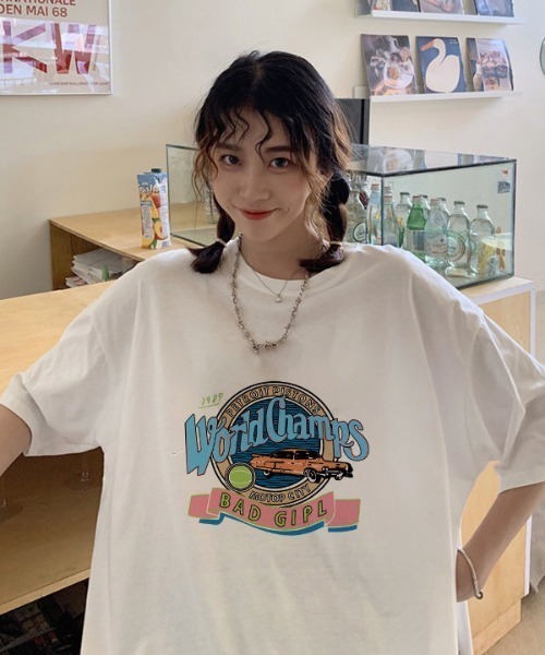 ARCADE(アーケード)の「カレッジロゴ Tシャツ 半袖 ビッグシルエット ヴィンテージスタイル テロンテロン生地(Tシャツ/カットソー・レディース・ホワイト/ブラック/ホワイト系2/ブラック系2・フリー)」の7枚目の写真