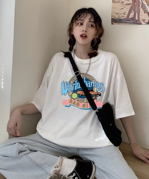 ARCADE(アーケード)の「カレッジロゴ Tシャツ 半袖 ビッグシルエット ヴィンテージスタイル テロンテロン生地(Tシャツ/カットソー・レディース・ホワイト/ブラック/ホワイト系2/ブラック系2・フリー)」の5枚目の写真