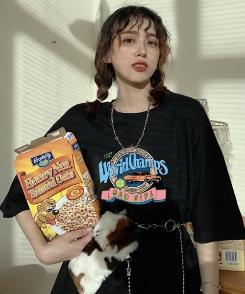 ARCADE(アーケード)の「カレッジロゴ Tシャツ 半袖 ビッグシルエット ヴィンテージスタイル テロンテロン生地(Tシャツ/カットソー・レディース・ホワイト/ブラック/ホワイト系2/ブラック系2・フリー)」の21枚目の写真