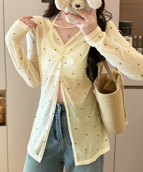 core core(コアコア)の「【冷房・UV対策に◎】ドット柄カシュクールシアーVネックトップス(Tシャツ/カットソー・レディース・ホワイト/ベージュ/ブラック/ピンク・FREE)」の3枚目の写真