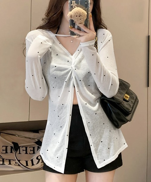 core core(コアコア)の「【冷房・UV対策に◎】ドット柄カシュクールシアーVネックトップス(Tシャツ/カットソー・レディース・ホワイト/ベージュ/ブラック/ピンク・FREE)」の1枚目の写真