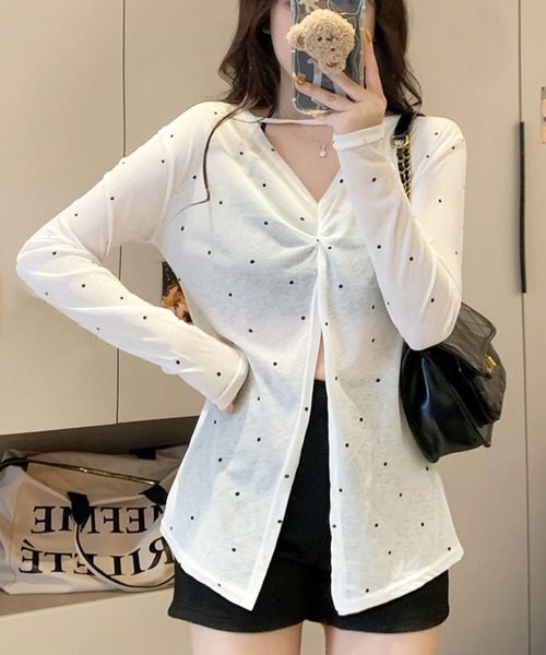 core core(コアコア)の「【冷房・UV対策に◎】ドット柄カシュクールシアーVネックトップス(Tシャツ/カットソー・レディース・ホワイト/ベージュ/ブラック/ピンク・FREE)」の5枚目の写真