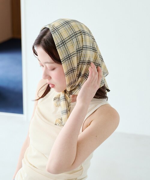 Kastane(カスタネ)の「マルチスクエアスカーフ(バンダナ/スカーフ・レディース・レモンイエロー/ブラック/ベージュ/ブラウン・FREE)」の12枚目の写真