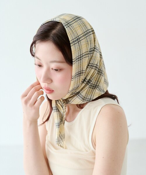 Kastane(カスタネ)の「マルチスクエアスカーフ(バンダナ/スカーフ・レディース・レモンイエロー/ブラック/ベージュ/ブラウン・FREE)」の13枚目の写真