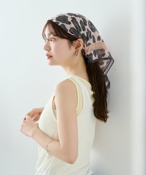 Kastane(カスタネ)の「マルチスクエアスカーフ(バンダナ/スカーフ・レディース・レモンイエロー/ブラック/ベージュ/ブラウン・FREE)」の17枚目の写真