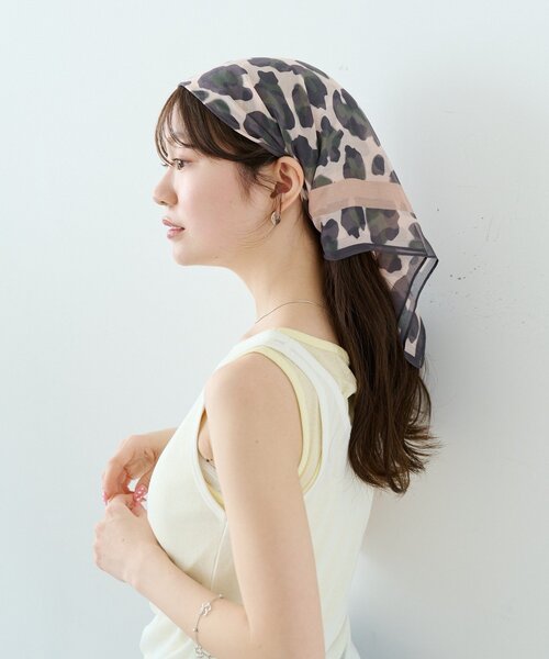 Kastane(カスタネ)の「マルチスクエアスカーフ(バンダナ/スカーフ・レディース・レモンイエロー/ブラック/ベージュ/ブラウン・FREE)」の18枚目の写真