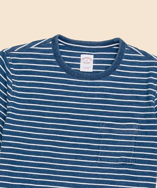 BROOKS BROTHERS（ブルックスブラザーズ）の「コットン　GFロゴ　マリナーストライプ　ポケットTシャツ（Tシャツ/カットソー・メンズ・ブルー・LARGE/MEDIUM/SMALL/X-LARGE）」の2枚目の写真