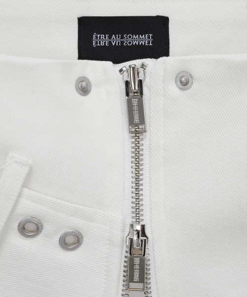 ETRE AU SOMMET(エトレオソメ)の「Front Zipper Belt Detail Mini Skirt (White)(スカート・レディース・ホワイト・FREE)」の4枚目の写真