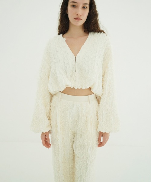 CLANE(クラネ)の「TOPSTITCHED FRILL BOLERO(カーディガン/ボレロ・レディース・ブラック/アイボリー・F)」の22枚目の写真