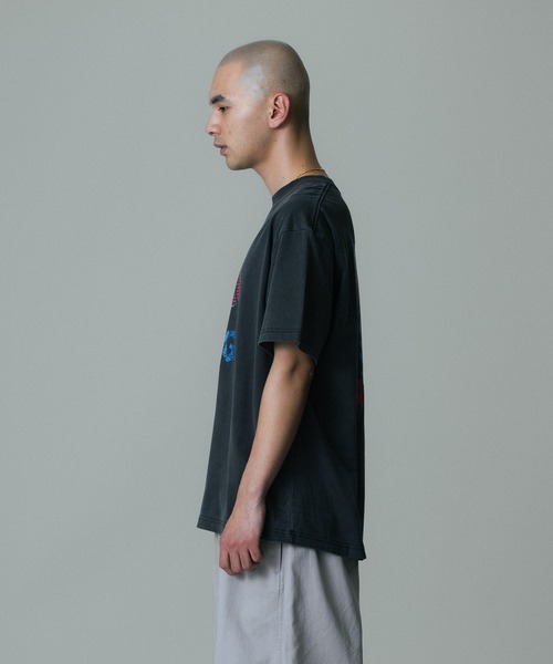 XLARGE(エクストララージ)の「PICTURES S/S TEE(Tシャツ/カットソー・メンズ・ブラック/ブラウン/パープル・S/M/L/XL)」の20枚目の写真
