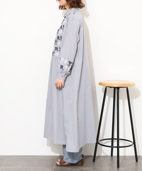 Emago(イマゴ)の「EMAGO 2色北欧花刺繍ワンピース 長袖(シャツワンピース・レディース・ネイビー/グレー・FREE)」の14枚目の写真
