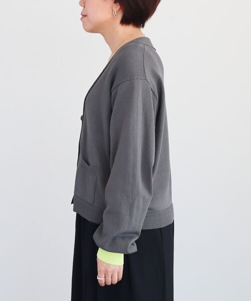 CRAFT STANDARD BOUTIQUE(クラフトスタンダードブティック)の「Vネックニットカーディガン(カーディガン/ボレロ・レディース・ブルー/ダークグレー/ピンク/ライトグレー・FREE)」の5枚目の写真