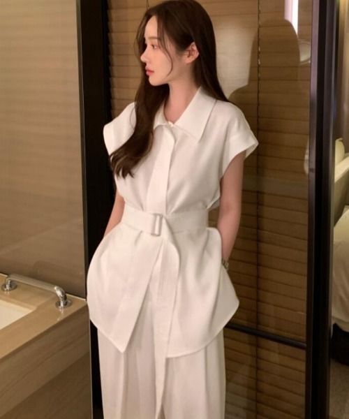 semplice(センプリチェ)の「ベルト付き シャツ ワイドパンツ セットアップ(セットアップ・レディース・ホワイト/ブラック/グレー・F)」の10枚目の写真