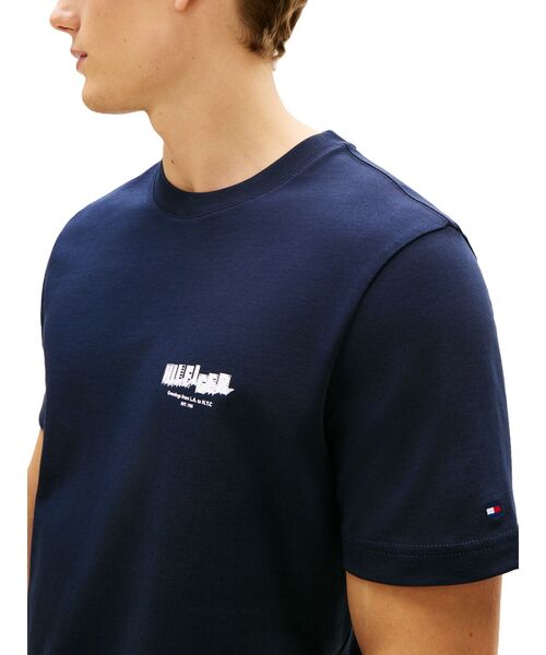 TOMMY HILFIGER(トミーヒルフィガー)の「フォトプリントヒルフィガーTシャツ(Tシャツ/カットソー・メンズ・ホワイト/マルチ・X-LARGE/MEDIUM/LARGE/SMALL)」の7枚目の写真