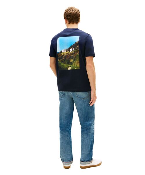 TOMMY HILFIGER(トミーヒルフィガー)の「フォトプリントヒルフィガーTシャツ(Tシャツ/カットソー・メンズ・ホワイト/マルチ・X-LARGE/MEDIUM/LARGE/SMALL)」の9枚目の写真