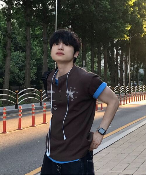 VENHIT(ベンヒット)の「スターフィッシュ ヘンリーネック ワッフルTシャツ(Tシャツ/カットソー・レディース・アイボリー/ブラック/ブラウン・MEDIUM/LARGE)」の4枚目の写真