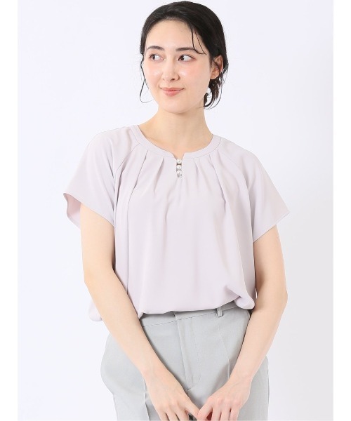 m.f.editorial(エムエフエディトリアル)の「【Tブラウス ストレッチ ウォッシャブル】m.f.エディトリアル レディース キーネック 半袖 プルオーバー ブラウス(シャツ/ブラウス・レディース・グレー系その他2/ネイビー/アイボリー/ピンク系その他・MEDIUM/LARGE)」の4枚目の写真