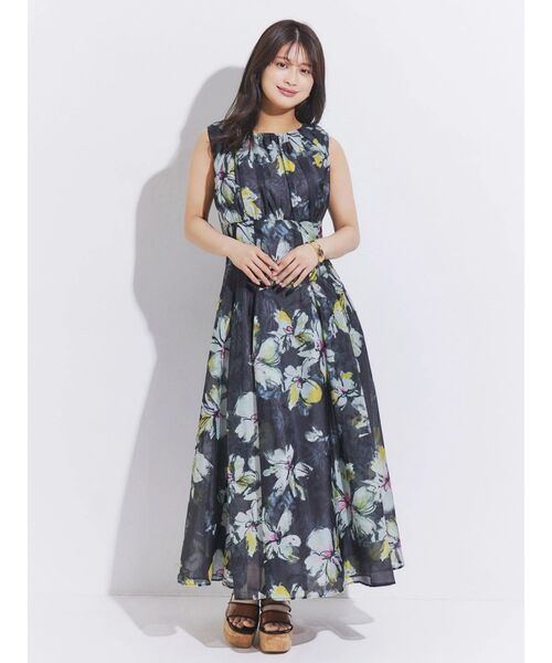 MERCURYDUO(マーキュリーデュオ)の「フラワータックギャザーワンピース(ワンピース・レディース・アイボリー/チャコールグレー・FREE)」の5枚目の写真