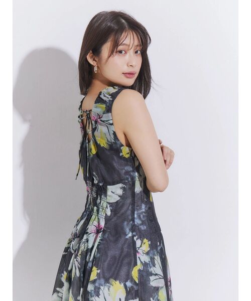 MERCURYDUO(マーキュリーデュオ)の「フラワータックギャザーワンピース(ワンピース・レディース・アイボリー/チャコールグレー・FREE)」の7枚目の写真