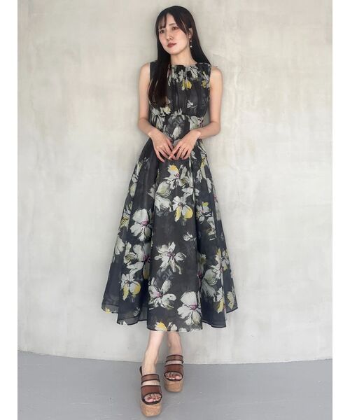 MERCURYDUO(マーキュリーデュオ)の「フラワータックギャザーワンピース(ワンピース・レディース・アイボリー/チャコールグレー・FREE)」の8枚目の写真