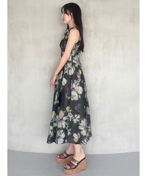MERCURYDUO(マーキュリーデュオ)の「フラワータックギャザーワンピース(ワンピース・レディース・アイボリー/チャコールグレー・FREE)」の9枚目の写真