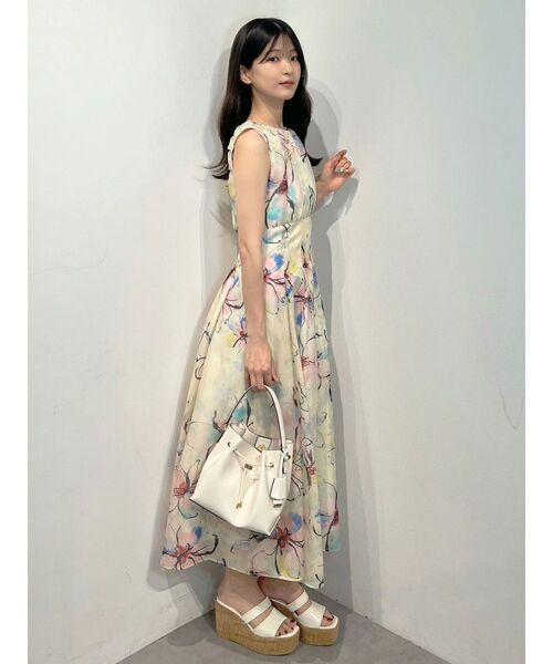 MERCURYDUO(マーキュリーデュオ)の「フラワータックギャザーワンピース(ワンピース・レディース・アイボリー/チャコールグレー・FREE)」の20枚目の写真