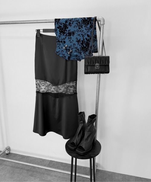 LVEU.(ラブユ.)の「【LVEU.】フックデザインレースシアーノースリーブトップス / トップス シアー チャイナ レース ノースリー インナー ブラック ブルー(Tシャツ/カットソー・レディース・ブルー/ブラック・FREE)」の13枚目の写真