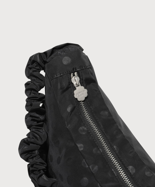 COVERNAT WOMAN（カバーナットウーマン）の「クローバーハートシャーリングミディアムナイロンホーボーバッグ Black dot（ショルダーバッグ・レディース・その他・FREE）」の5枚目の写真