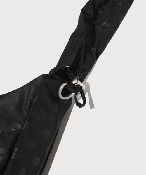 COVERNAT WOMAN（カバーナットウーマン）の「クローバーハートシャーリングミディアムナイロンホーボーバッグ Black dot（ショルダーバッグ・レディース・その他・FREE）」の4枚目の写真