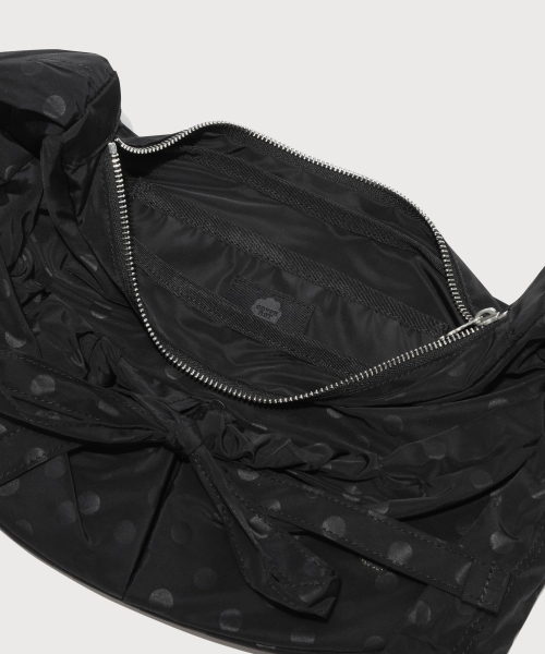 COVERNAT WOMAN（カバーナットウーマン）の「クローバーハートシャーリングミディアムナイロンホーボーバッグ Black dot（ショルダーバッグ・レディース・その他・FREE）」の14枚目の写真