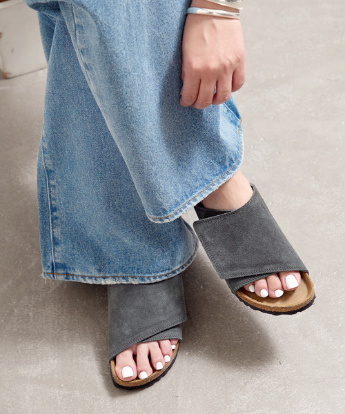 BIRKENSTOCK(ビルケンシュトック)の「ベイクルーズ限定モデル【BIRKENSTOCK/ビルケンシュトック】SOLANA(サンダル・レディース・チャコールグレー/アイボリー・22.5cm/23cm/24cm/24.5cm/25cm)」の4枚目の写真