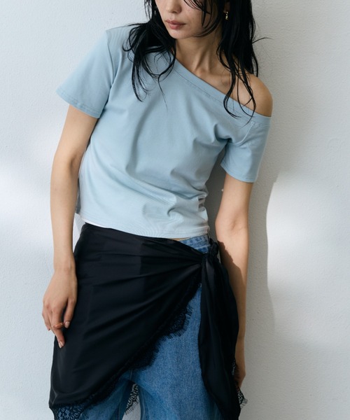 DRWCYS(ドロシーズ)の「【4色展開】ベーシックオフショルTEE(Tシャツ/カットソー・レディース・レッド/ホワイト/ライトブルー/ブラック・FREE)」の17枚目の写真