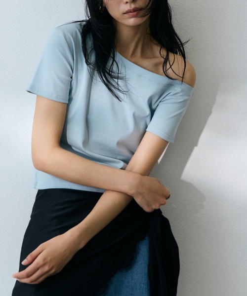 DRWCYS(ドロシーズ)の「【4色展開】ベーシックオフショルTEE(Tシャツ/カットソー・レディース・レッド/ホワイト/ライトブルー/ブラック・FREE)」の18枚目の写真