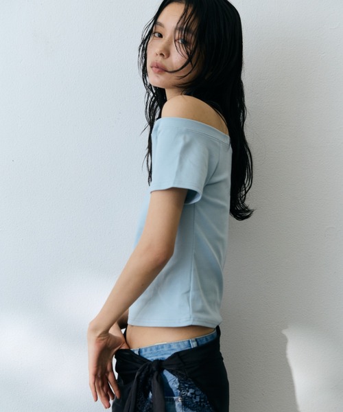 DRWCYS(ドロシーズ)の「【4色展開】ベーシックオフショルTEE(Tシャツ/カットソー・レディース・レッド/ホワイト/ライトブルー/ブラック・FREE)」の19枚目の写真