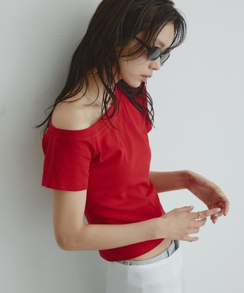 DRWCYS(ドロシーズ)の「【4色展開】ベーシックオフショルTEE(Tシャツ/カットソー・レディース・レッド/ホワイト/ライトブルー/ブラック・FREE)」の21枚目の写真