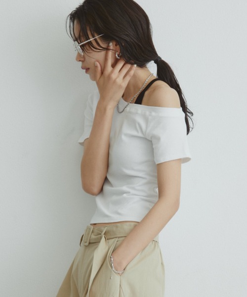 DRWCYS(ドロシーズ)の「【4色展開】ベーシックオフショルTEE(Tシャツ/カットソー・レディース・レッド/ホワイト/ライトブルー/ブラック・FREE)」の7枚目の写真