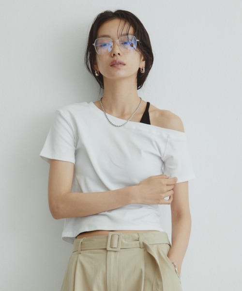 DRWCYS(ドロシーズ)の「【4色展開】ベーシックオフショルTEE(Tシャツ/カットソー・レディース・レッド/ホワイト/ライトブルー/ブラック・FREE)」の5枚目の写真