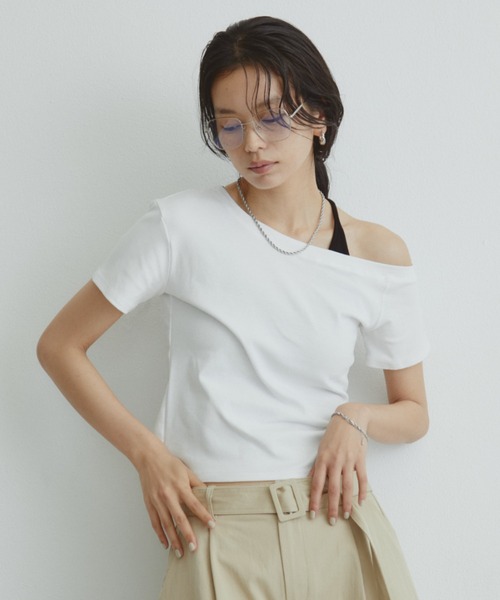 DRWCYS(ドロシーズ)の「【4色展開】ベーシックオフショルTEE(Tシャツ/カットソー・レディース・レッド/ホワイト/ライトブルー/ブラック・FREE)」の6枚目の写真