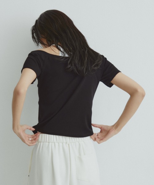 DRWCYS(ドロシーズ)の「【4色展開】ベーシックオフショルTEE(Tシャツ/カットソー・レディース・レッド/ホワイト/ライトブルー/ブラック・FREE)」の13枚目の写真
