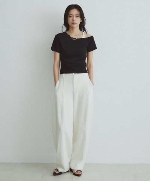 DRWCYS(ドロシーズ)の「【4色展開】ベーシックオフショルTEE(Tシャツ/カットソー・レディース・レッド/ホワイト/ライトブルー/ブラック・FREE)」の15枚目の写真