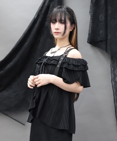 NIBBLE POISON（ニブルポイズン）の「オフショルフレア袖トップス（シャツ/ブラウス・レディース・ホワイト/ブラック/ブルーグレー・MEDIUM）」の15枚目の写真