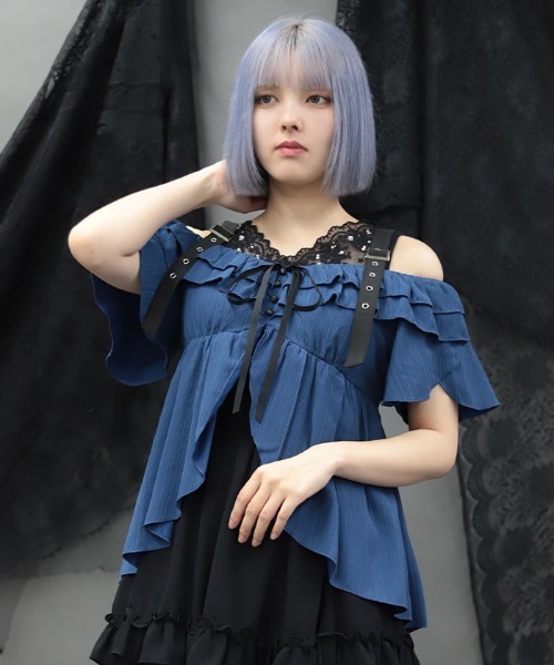 NIBBLE POISON（ニブルポイズン）の「オフショルフレア袖トップス（シャツ/ブラウス・レディース・ホワイト/ブラック/ブルーグレー・MEDIUM）」の4枚目の写真
