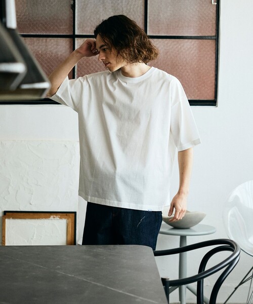 Russell Athletic(ラッセルアスレティック)の「限定展開 RUSSELL ATHLETIC×FREAK'S STORE ラッセル アスレチック 別注 プレミアム ワイド クルーネック Tシャツ カットソー 半袖 シルケット(Tシャツ/カットソー・メンズ・ホワイト/ネイビー/サックスブルー/ブラック・SMALL/MEDIUM/LARGE)」の10枚目の写真