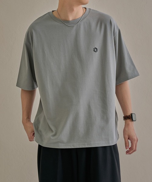 epnok(エプノック)の「ファンクショナルワンポイントロゴルーズ半袖Tee(Tシャツ/カットソー・メンズ・ブラック/チャコールグレー/ブラウン/ネイビー/オフホワイト/アッシュグレー・SMALL/LARGE/MEDIUM)」の4枚目の写真